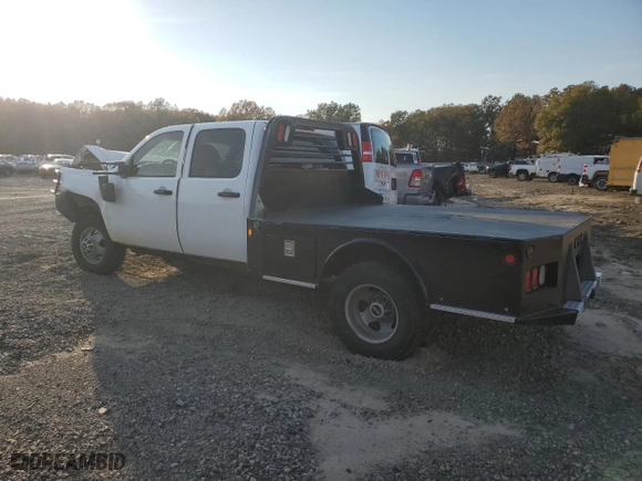 2008 GMC Sierra 3500HD DRW SLE2 with VIN 1GTJK33688F205851, listed as a Copart auction lot 77532264 with 196,137 mi miles and Clean Title. Bid and sale history available at carsss.com. Image 2.
