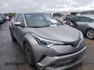 2018 Toyota C-HR XLE z VIN NMTKHMBX9JR051383, wystawiony jako IAAI lot #42073194 z przebiegiem 94 993 mil mil oraz . Historia ofert i sprzedaży dostępna na DreamBid. Obrazek 1.