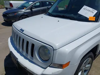 2014 Jeep Patriot Latitude z VIN 1C4NJPFB1ED505288, wystawiony jako IAAI lot #42118356 z przebiegiem 146 615 mil mil oraz . Historia ofert i sprzedaży dostępna na DreamBid. Obrazek 6.