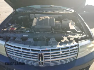 2010 Lincoln Navigator z VIN 5LMJJ2J58AEJ04689, wystawiony jako Copart lot #59013055 z przebiegiem 230 887 mil mil oraz Czysty tytuł • Clean title. Historia ofert i sprzedaży dostępna na DreamBid. Obrazek 12.