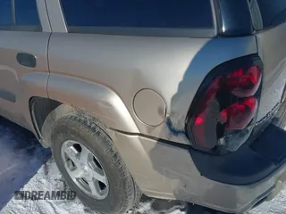 2005 Chevrolet TrailBlazer LT with VIN 1GNDT13S752235509, listed as a IAAI auction lot 41379637 with 131,755 mi miles. Bid and sale history available at carsss.com. Image 12.