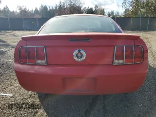 2008 Ford Mustang Deluxe z VIN 1ZVHT80NX85126043, wystawiony jako Copart lot #47953715 z przebiegiem 213 529 mil mil oraz Szkoda całkowita • Salvage title. Historia ofert i sprzedaży dostępna na DreamBid. Obrazek 6.