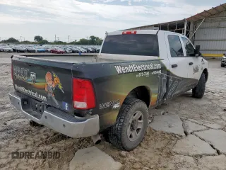 2018 Ram 2500 Tradesman z VIN 3C6UR4CL4JG104872, wystawiony jako Copart lot #56562015 z przebiegiem 198 256 mil mil oraz Szkoda całkowita • Salvage title. Historia ofert i sprzedaży dostępna na DreamBid. Obrazek 3.