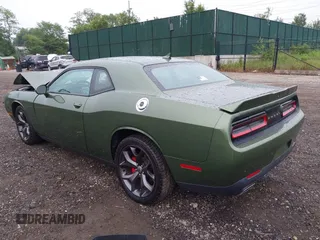 2018 Dodge Challenger SXT Plus z VIN 2C3CDZAG6JH339588, wystawiony jako IAAI lot #42441517 z przebiegiem 66 921 mil mil oraz . Historia ofert i sprzedaży dostępna na DreamBid. Obrazek 3.