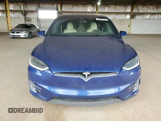 2016 Tesla Model X 70D z VIN 5YJXCAE20GF002753, wystawiony jako Copart lot #50954795 z przebiegiem 77 256 mil mil oraz Szkody całkowita. Historia ofert i sprzedaży dostępna na DreamBid. Obrazek 5.