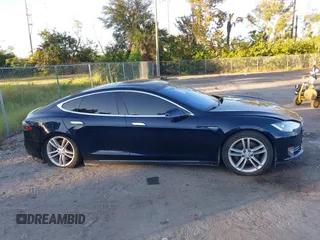 2013 Tesla Model S с VIN 5YJSA1DN9DFP06165, выставлен на аукционе IAAI как лот 40920844 с пробегом 181 342 миль миль и . История ставок и продаж доступна на DreamBid. Изображение 12.