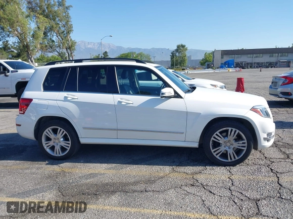 2015 Mercedes-Benz GLK 350 z VIN WDCGG8JB6FG349716, wystawiony jako IAAI lot #42283879 z przebiegiem 56 332 mil mil oraz . Historia ofert i sprzedaży dostępna na DreamBid. Obrazek 13.