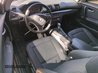 2009 BMW 1 Series 128i z VIN WBAUP73589VK75593, wystawiony jako Copart lot #54456155 z przebiegiem 127 576 mil mil oraz Szkoda całkowita • Salvage title. Historia ofert i sprzedaży dostępna na DreamBid. Obrazek 8.