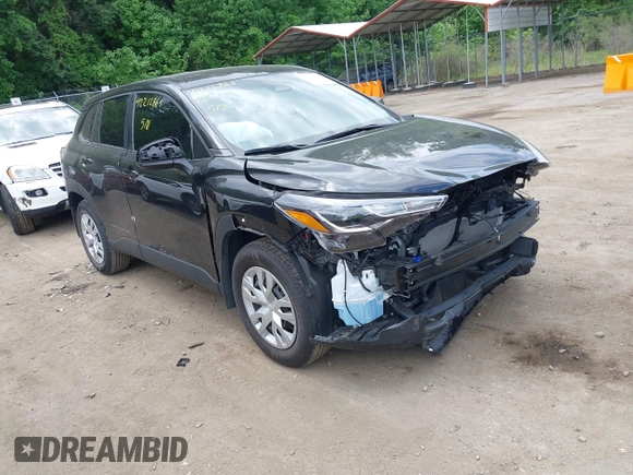 2023 Toyota Corolla Cross L z VIN 7MUAAABG8PV056556, wystawiony jako IAAI lot #42212865 z przebiegiem 13 948 mil mil oraz . Historia ofert i sprzedaży dostępna na DreamBid. Obrazek 1.