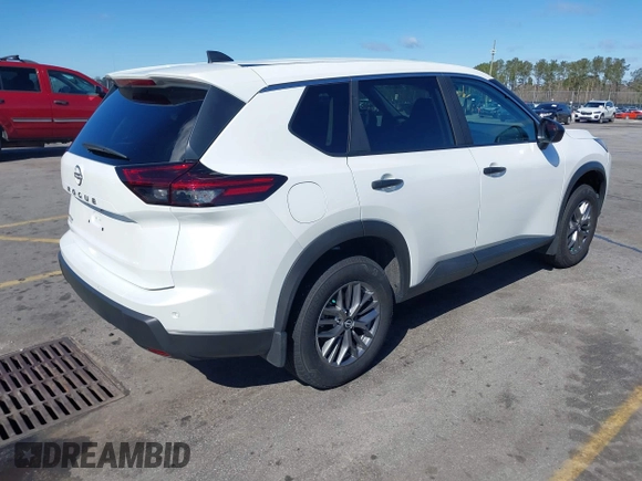 2024 Nissan Rogue S z VIN 5N1BT3AA9RC746379, wystawiony jako IAAI lot #41708183 z przebiegiem 3 796 mil mil oraz . Historia ofert i sprzedaży dostępna na DreamBid. Obrazek 4.