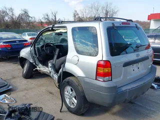 2005 Ford Escape XLS Value with VIN 1FMCU02Z15KA21718, listed as a IAAI auction lot 41835061 with 1 mi miles. Bid and sale history available at carsss.com. Image 3.