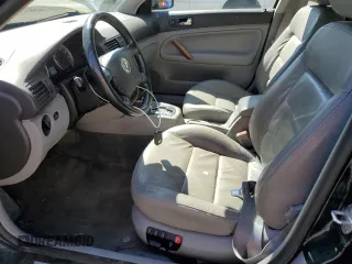 2002 Volkswagen Passat GLX z VIN WVWTH63B72P066013, wystawiony jako Copart lot #53750585 z przebiegiem 114 175 mil mil oraz Szkoda całkowita • Salvage title. Historia ofert i sprzedaży dostępna na DreamBid. Obrazek 7.