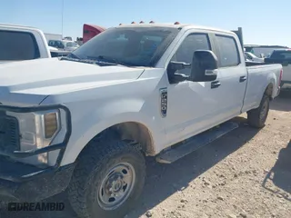 2019 Ford Super Duty F-250 SRW XL with VIN 1FT7W2B60KEF58768, listed as a IAAI auction lot 41710573 with 104,840 mi miles. Bid and sale history available at carsss.com. Image 17.