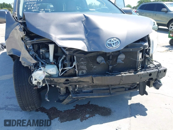 2017 Toyota Sienna XLE Auto Access Seat with VIN 5TDYZ3DC4HS856263, listed as a IAAI auction lot 42003167 with 100,105 mi miles. Bid and sale history available at carsss.com. Image 6.