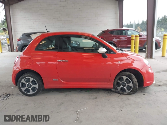 2017 FIAT 500e z VIN 3C3CFFGE2HT546074, wystawiony jako IAAI lot #42269995 z przebiegiem 42 782 mil mil oraz . Historia ofert i sprzedaży dostępna na DreamBid. Obrazek 13.