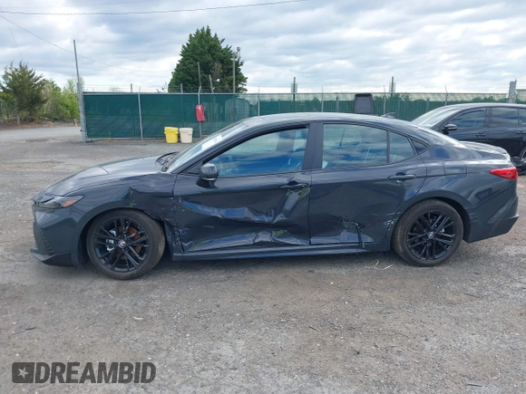 2025 Toyota Camry LE z VIN 4T1DAACK8SU111520, wystawiony jako IAAI lot #42045956 z przebiegiem 5 519 mil mil oraz . Historia ofert i sprzedaży dostępna na DreamBid. Obrazek 6.