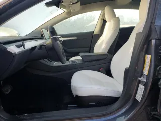 2023 Tesla Model 3 z VIN 5YJ3E1EA0PF620784, wystawiony jako Copart lot #49323115 z przebiegiem 69 263 mil mil oraz Szkoda całkowita • Salvage title. Historia ofert i sprzedaży dostępna na DreamBid. Obrazek 7.