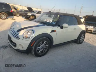 2015 MINI Convertible with VIN WMWZN3C51FT861967, listed as a Copart auction lot 76823834 with 90,515 mi miles and Salvage title. Bid and sale history available at DreamBid. Image 1.