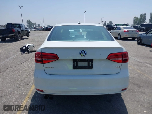 2015 Volkswagen Jetta SE with VIN 3VWD17AJ7FM356897, listed as a IAAI auction lot 42431731 with 121,184 mi miles and . Bid and sale history available at DreamBid. Image 16.