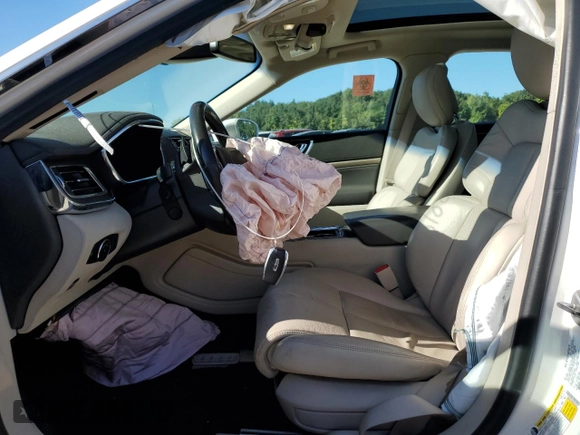 2017 Lincoln Continental Select with VIN 1LN6L9TPXH5623344, listed as a Copart auction lot 70381884 with 83,624 mi miles and Salvage title. Bid and sale history available at DreamBid. Image 7.