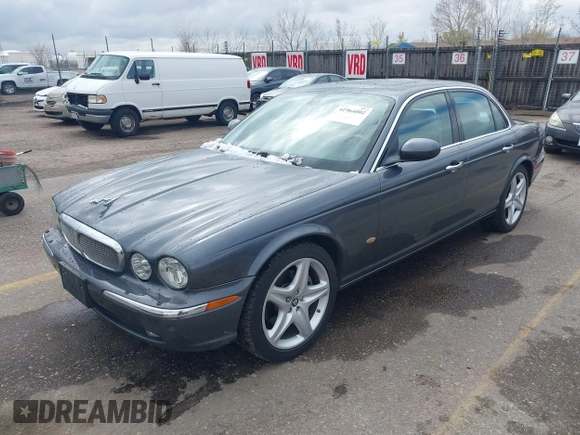 2006 Jaguar XJ with VIN SAJWA71B16SG50490, listed as a IAAI auction lot 41964002 with 114,270 mi miles. Bid and sale history available at carsss.com. Image 2.