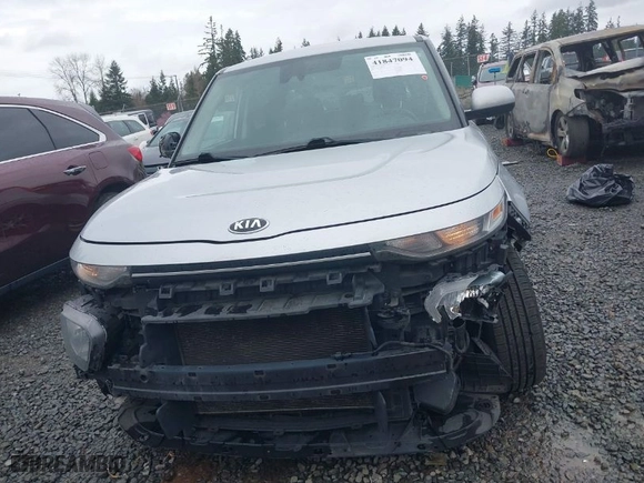 2020 Kia Soul LX with VIN KNDJ23AU6L7010965, listed as a IAAI auction lot 41847094 with 131,975 mi miles. Bid and sale history available at carsss.com. Image 6.