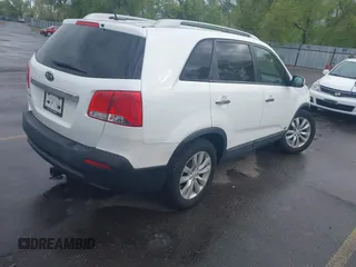 2011 Kia Sorento LX with VIN 5XYKTDA23BG060231, listed as a IAAI auction lot 42142538 with 166,884 mi miles. Bid and sale history available at carsss.com. Image 4.