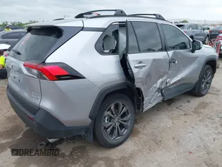 2023 Toyota RAV4 Hybrid XLE Premium z VIN 4T3B6RFV2PU138031, wystawiony jako IAAI lot #42127990 z przebiegiem 14 191 mil mil oraz . Historia ofert i sprzedaży dostępna na DreamBid. Obrazek 4.