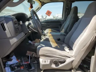 2004 Ford Excursion Special Serv z VIN 1FMNU40L64EA37649, wystawiony jako Copart lot #53035345 z przebiegiem 246 424 mil mil oraz Szkoda całkowita • Salvage title. Historia ofert i sprzedaży dostępna na DreamBid. Obrazek 7.