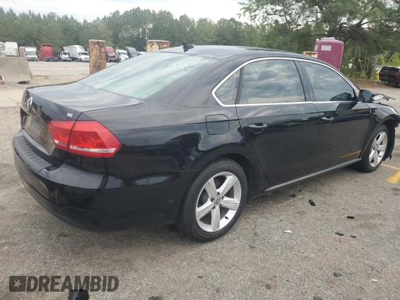 2013 Volkswagen Passat SE z VIN 1VWBH7A37DC110614, wystawiony jako Copart lot #55903665 z przebiegiem 121 117 mil mil oraz Szkoda całkowita • Salvage title. Historia ofert i sprzedaży dostępna na DreamBid. Obrazek 3.