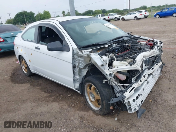 2008 Ford Focus SE z VIN 1FAHP33N68W227957, wystawiony jako IAAI lot #42321209 z przebiegiem Nie podano mil oraz . Historia ofert i sprzedaży dostępna na DreamBid. Obrazek 1.