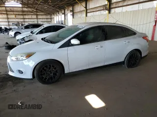 2013 Ford Focus SE z VIN 1FADP3F23DL222405, wystawiony jako Copart lot #54747795 z przebiegiem 88 472 mil mil oraz Szkody całkowita. Historia ofert i sprzedaży dostępna na DreamBid. Obrazek 1.