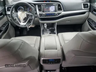 2017 Toyota Highlander XLE z VIN 5TDJZRFH0HS473742, wystawiony jako Copart lot #57229765 z przebiegiem 81 014 mil mil oraz Szkoda całkowita • Salvage title. Historia ofert i sprzedaży dostępna na DreamBid. Obrazek 8.