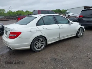 2013 Mercedes-Benz C 300 Sport с VIN WDDGF8AB3DA820171, выставлен на аукционе IAAI как лот 42329459 с пробегом 157 627 миль миль и . История ставок и продаж доступна на DreamBid. Изображение 4.