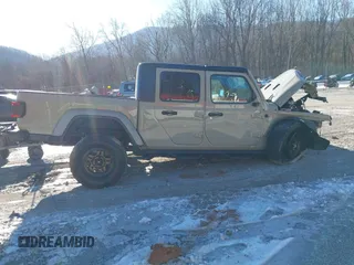 2020 Jeep Gladiator Overland with VIN 1C6HJTFG4LL169647, listed as a IAAI auction lot 41339933 with 85,246 mi miles and . Bid and sale history available at DreamBid. Image 13.
