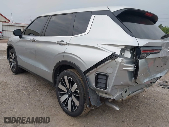 2025 Mitsubishi Outlander SEL z VIN JA4J3VA81SZ015726, wystawiony jako IAAI lot #42392744 z przebiegiem 4 004 mil mil oraz . Historia ofert i sprzedaży dostępna na DreamBid. Obrazek 3.