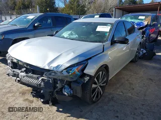 2021 Nissan Altima 2.5 SR with VIN 1N4BL4CV4MN330818, listed as a IAAI auction lot 41400836 with 41,199 mi miles. Bid and sale history available at carsss.com. Image 2.