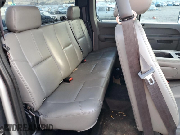 2011 GMC Sierra 2500HD Work Truck z VIN 1GT22ZCG1BZ362840, wystawiony jako Copart lot #83610494 z przebiegiem 226 482 mil mil oraz Szkoda całkowita • Salvage title. Historia ofert i sprzedaży dostępna na DreamBid. Obrazek 10.