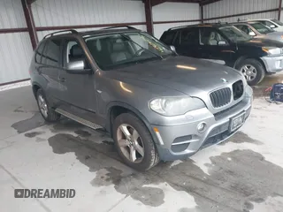 2011 BMW X5 35i z VIN 5UXZV4C50BL402270, wystawiony jako IAAI lot #42306042 z przebiegiem 166 977 mil mil oraz . Historia ofert i sprzedaży dostępna na DreamBid. Obrazek 1.