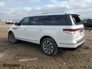 2024 Lincoln Navigator Reserve with VIN 5LMJJ2LG5REL04228, listed as a Copart auction lot 84090274 with 44 mi miles and Salvage Title. Bid and sale history available at carsss.com. Image 2.