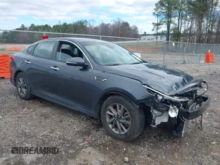 2020 Kia Optima LX z VIN 5XXGT4L30LG393598, wystawiony jako IAAI lot #41734410 z przebiegiem 94 862 mil mil oraz . Historia ofert i sprzedaży dostępna na DreamBid. Obrazek 1.