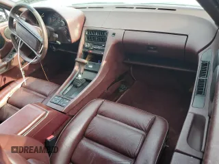 1988 Porsche 928 z VIN WP0JB0921JS860322, wystawiony jako Copart lot #43746455 z przebiegiem 136 427 mil mil oraz Szkody całkowita. Historia ofert i sprzedaży dostępna na DreamBid. Obrazek 8.