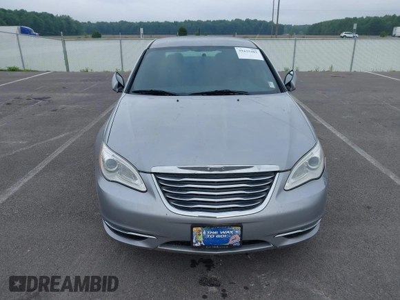 2013 Chrysler 200 LX with VIN 1C3CCBABXDN640536, listed as a IAAI auction lot 39425402 with 188,960 mi miles. Bid and sale history available at carsss.com. Image 6.