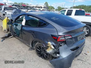 2022 Tesla Model Y Long Range z VIN 7SAYGDEE8NF443194, wystawiony jako IAAI lot #42259205 z przebiegiem 38 540 mil mil oraz . Historia ofert i sprzedaży dostępna na DreamBid. Obrazek 3.