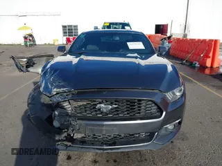 2015 Ford Mustang EcoBoost z VIN 1FA6P8TH7F5351477, wystawiony jako IAAI lot #41378347 z przebiegiem 104 755 mil mil oraz . Historia ofert i sprzedaży dostępna na DreamBid. Obrazek 12.
