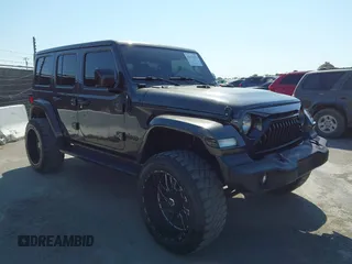 2021 Jeep Wrangler Unlimited Willys z VIN 1C4HJXDG7MW576798, wystawiony jako IAAI lot #42471651 z przebiegiem 58 481 mil mil oraz . Historia ofert i sprzedaży dostępna na DreamBid. Obrazek 1.