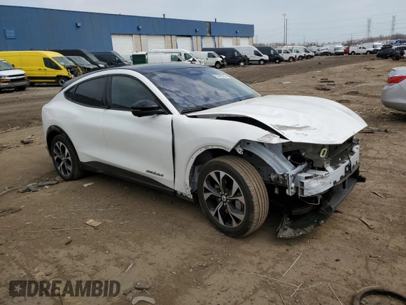 2023 Ford Mustang Mach-E Premium z VIN 3FMTK3SU0PMB07724, wystawiony jako Copart lot #53425525 z przebiegiem 7225 mil mil oraz Tytuł czysty. Historia ofert i sprzedaży dostępna na DreamBid. Obrazek 4.