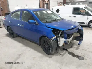 2017 Nissan Versa S Plus z VIN 3N1CN7AP8HL853217, wystawiony jako IAAI lot #41496130 z przebiegiem 59 507 mil mil oraz . Historia ofert i sprzedaży dostępna na DreamBid. Obrazek 1.