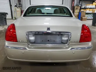 2004 Lincoln Town Car Signature with VIN 1LNHM81W14Y644439, listed as a Copart auction lot 50581705 with 106,001 mi miles and Salvage Title. Bid and sale history available at carsss.com. Image 6.