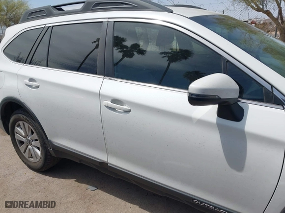 2018 Subaru Outback Premium with VIN 4S4BSAFC8J3307325, listed as a IAAI auction lot 41936266 with 44,588 mi miles. Bid and sale history available at carsss.com. Image 13.